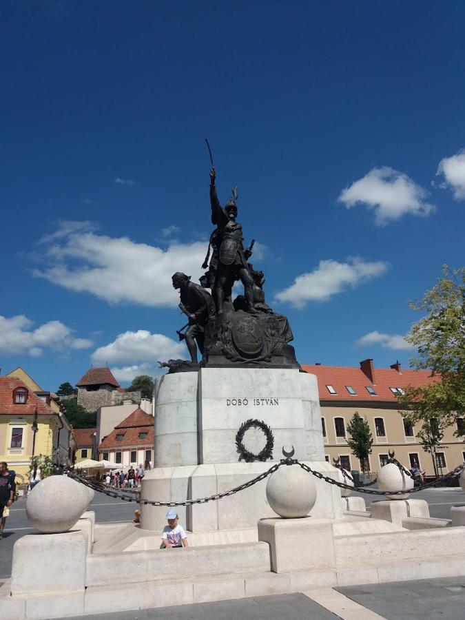 Belvarosi Apartman Eger Bagian luar foto